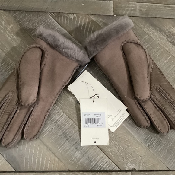 UGG Genuine Shearling Suede Gloves, size S - Picture 7 of 8